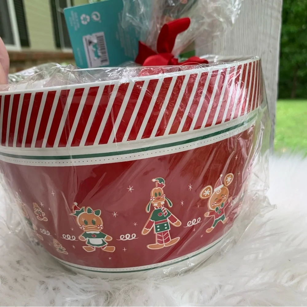 Disney Parks Mickey Mouse & Friends Gingerbread Christmas Holiday Baking Set